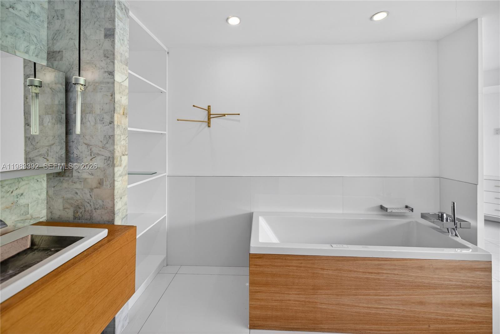 1000 N Shore Dr Miami Beach, FL 33141