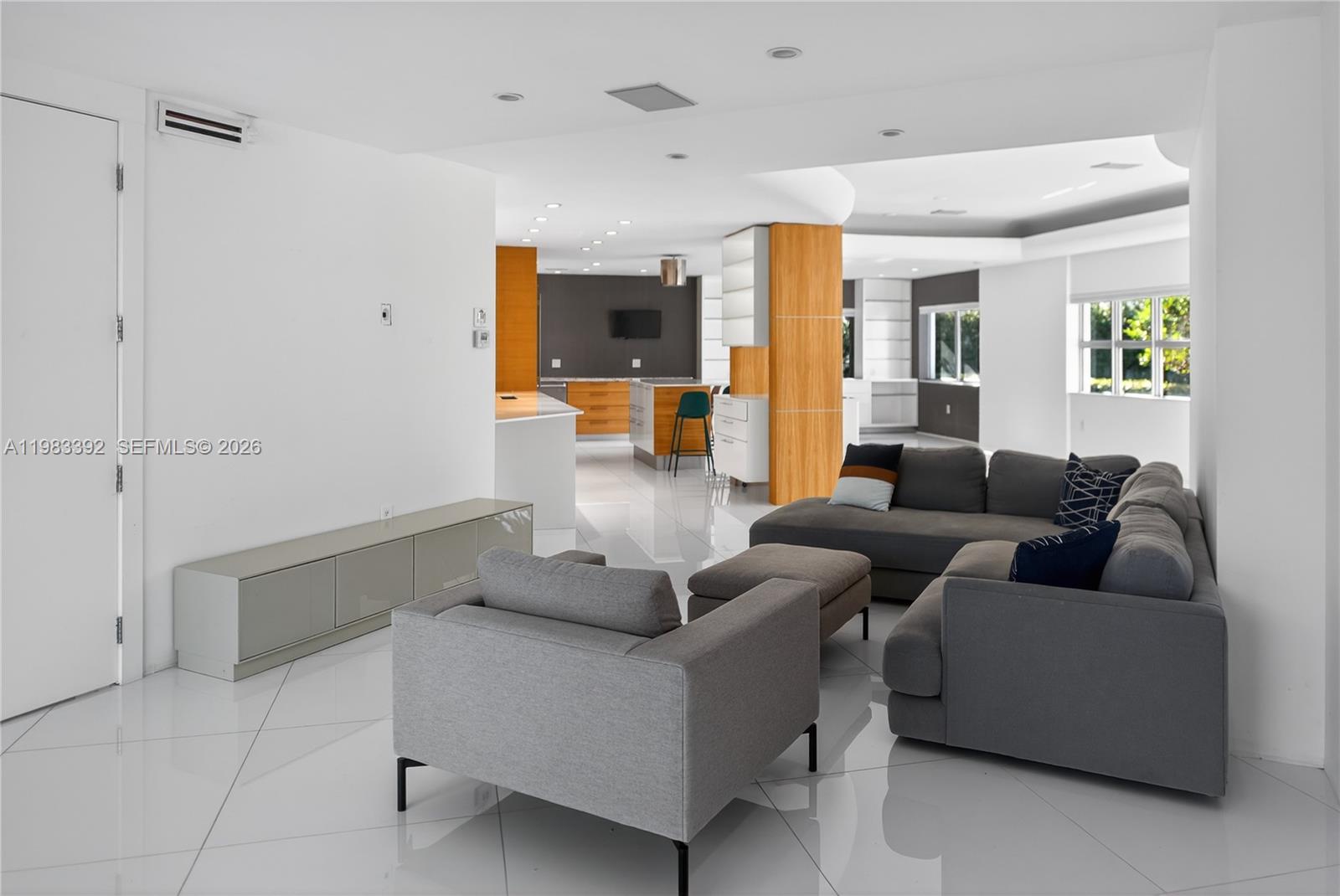 1000 N Shore Dr Miami Beach, FL 33141