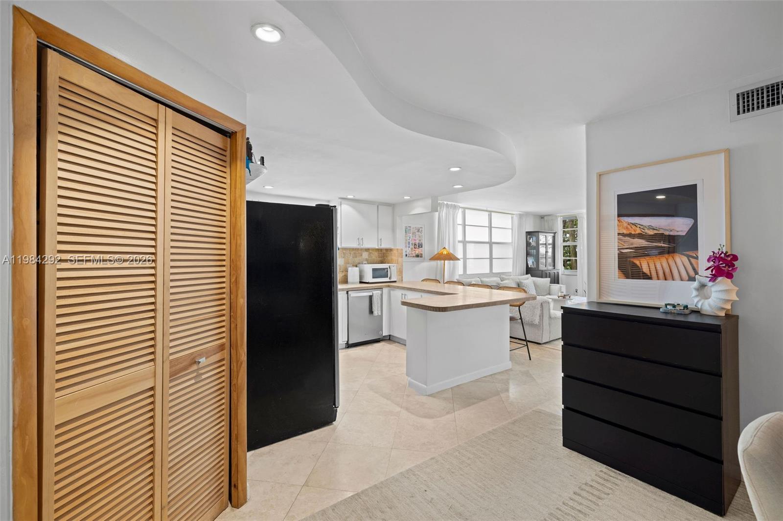 949 Pennsylvania Ave #201 Miami Beach, FL 33139