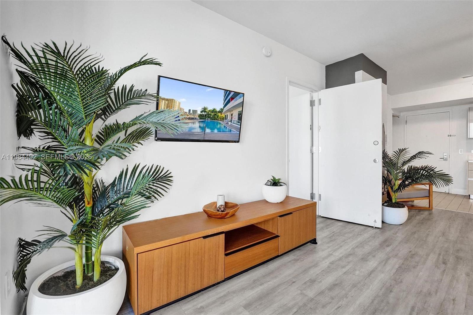 2602 E Hallandale Bch Blvd #R906 Hallandale Beach, FL 33009