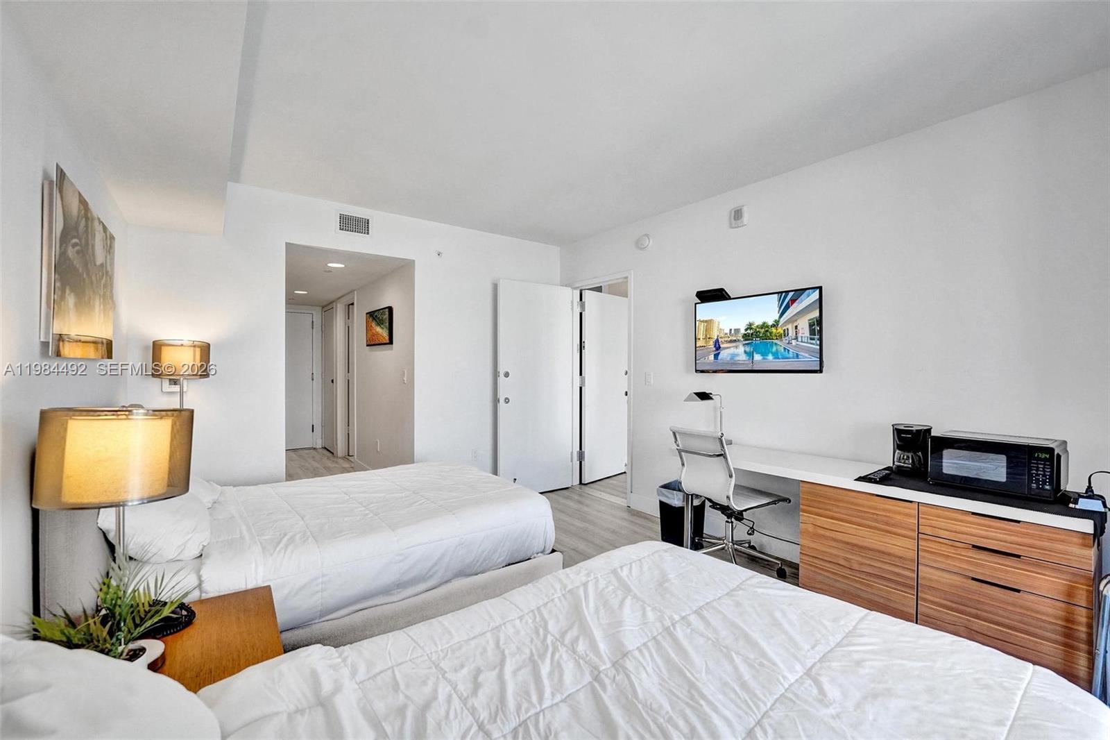 2602 E Hallandale Bch Blvd #R906 Hallandale Beach, FL 33009