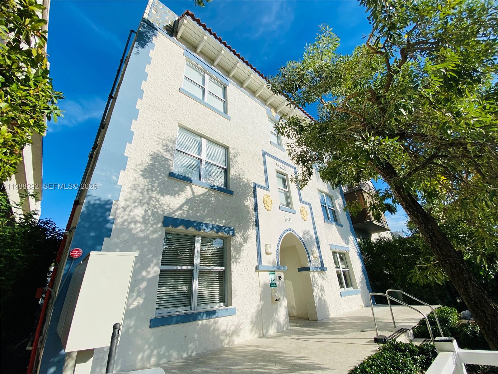 1611 Meridian Ave #305 Miami Beach, FL 33139