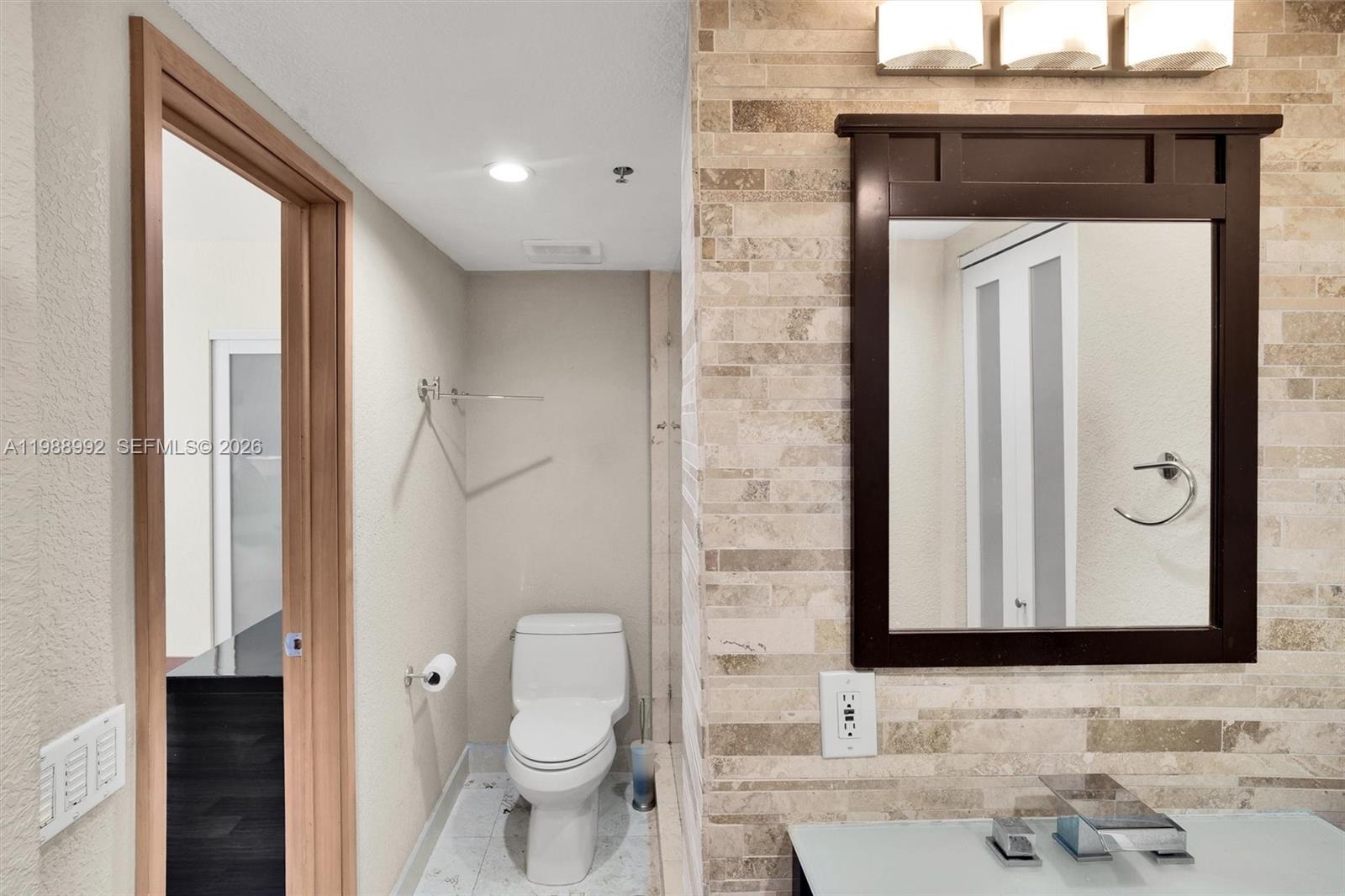 2829 Indian Crk Dr #1102 Miami Beach, FL 33140