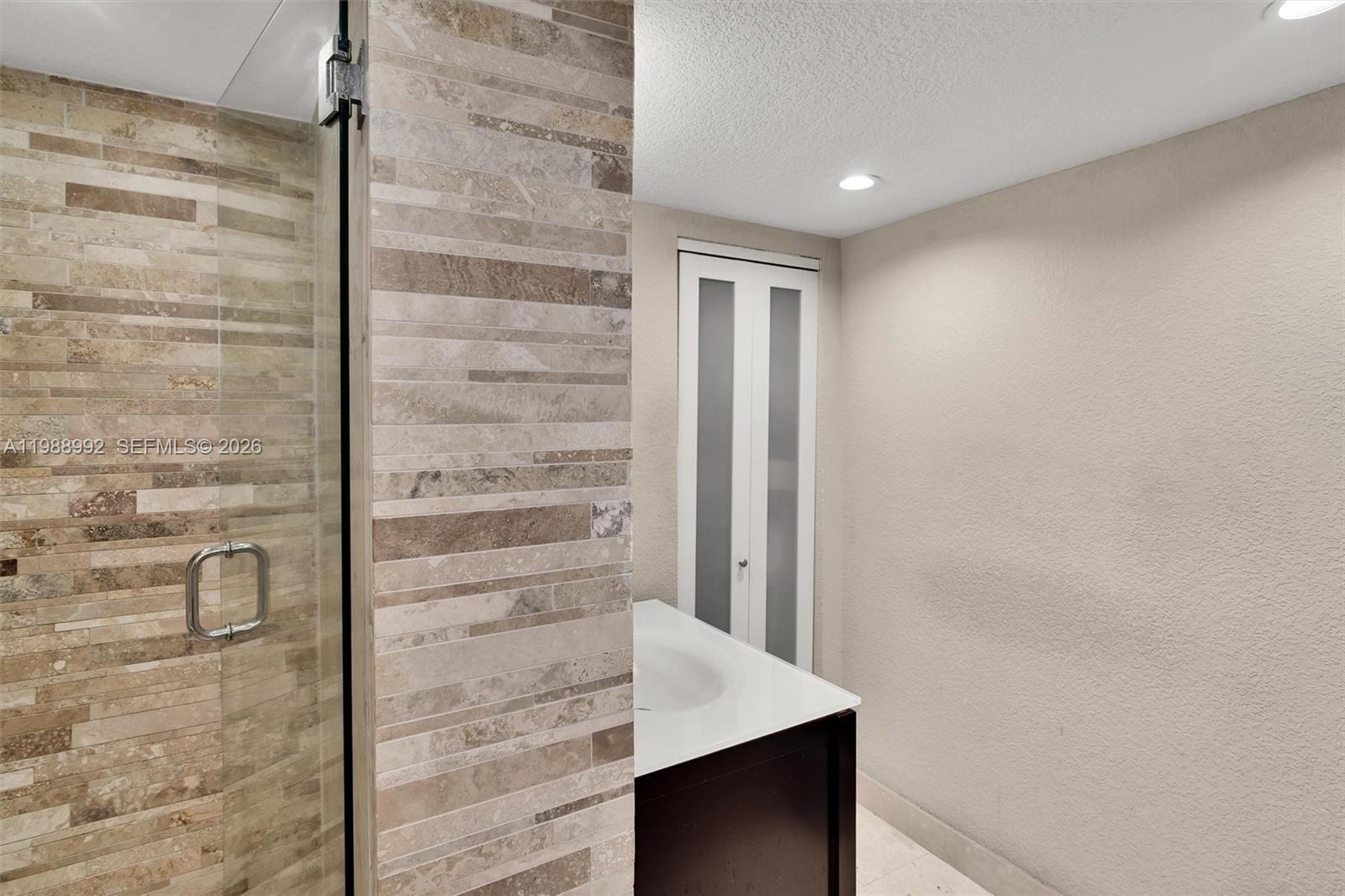 2829 Indian Crk Dr #1102 Miami Beach, FL 33140