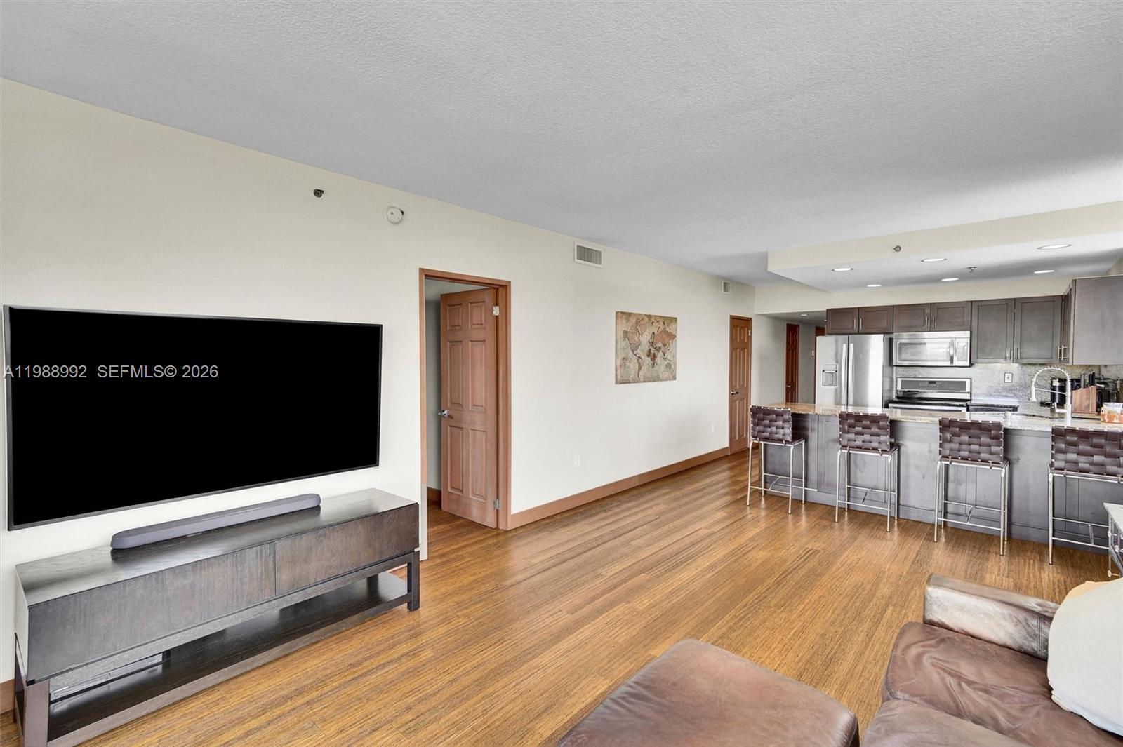 2829 Indian Crk Dr #1102 Miami Beach, FL 33140