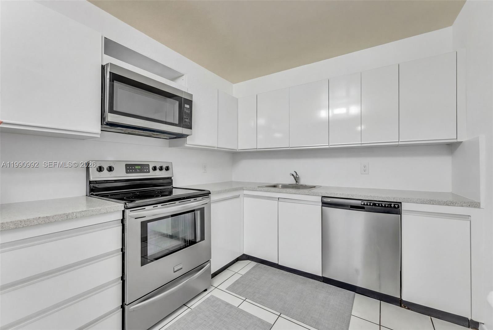 2500 Parkview Dr #1418 Hallandale Beach, FL 33009