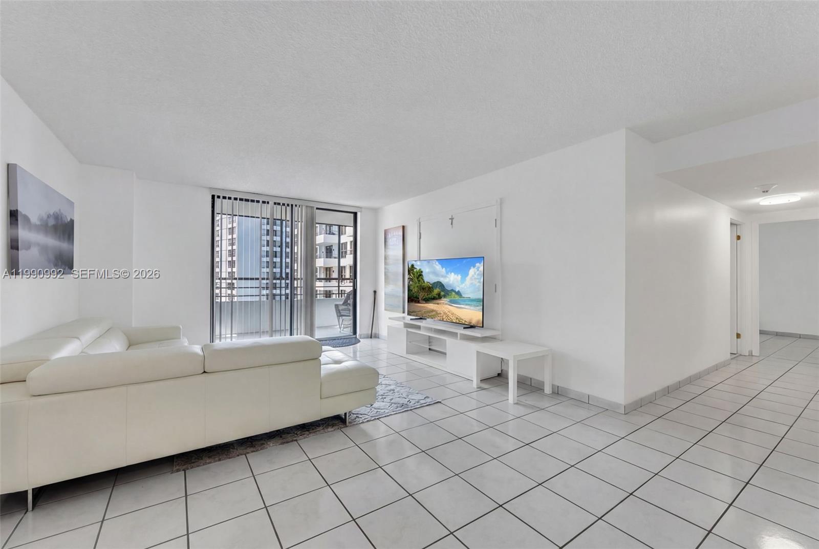 2500 Parkview Dr #1418 Hallandale Beach, FL 33009