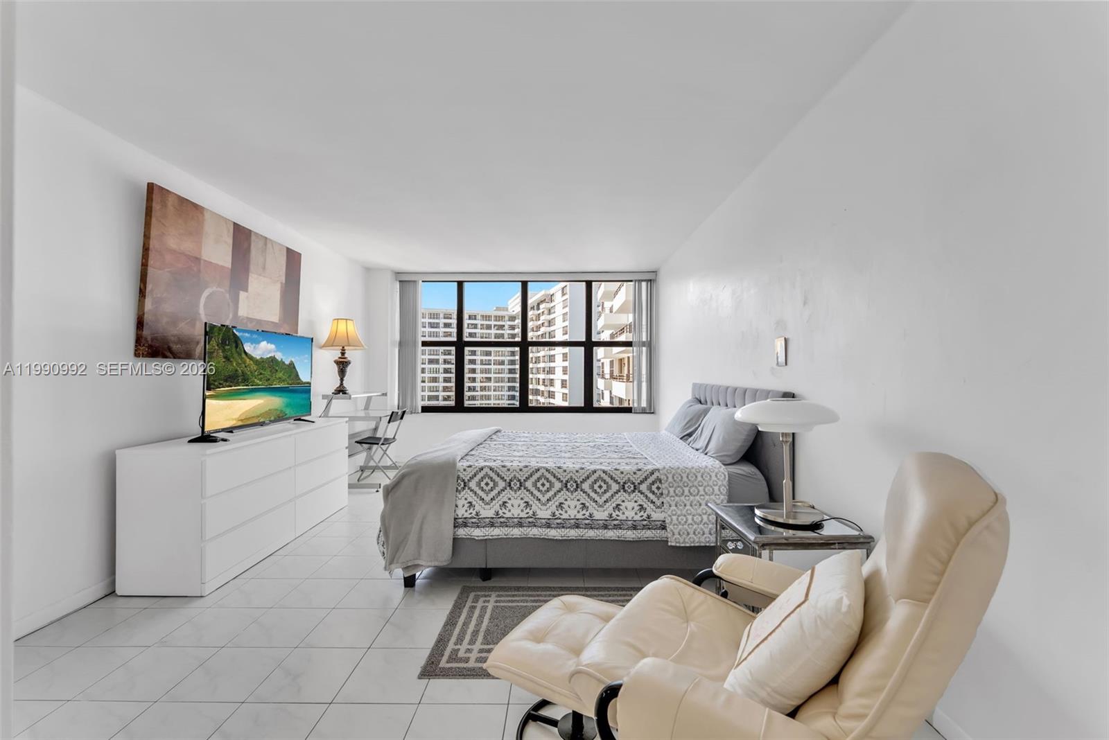 2500 Parkview Dr #1418 Hallandale Beach, FL 33009