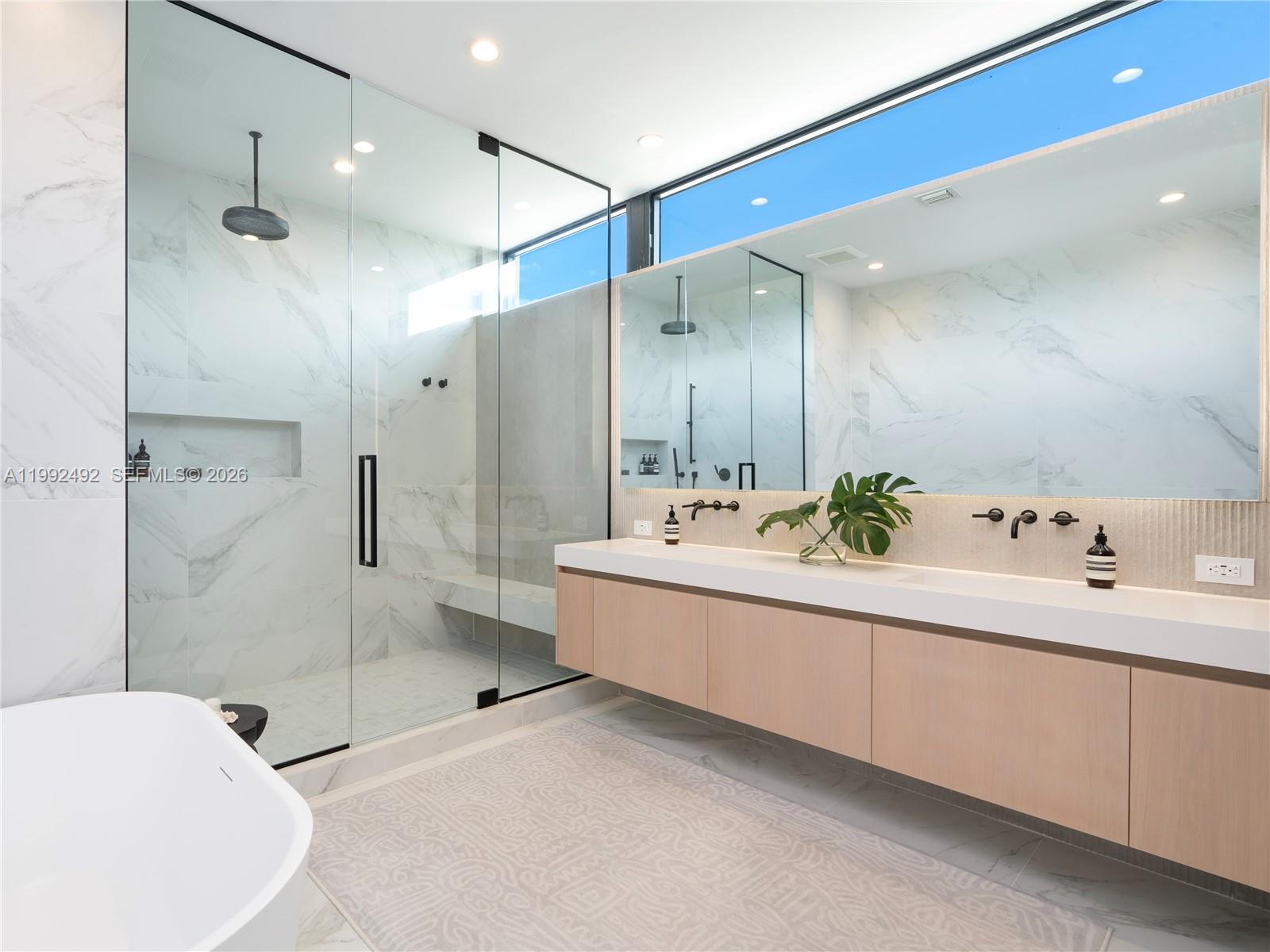 1230 Cleveland Rd Miami Beach, FL 33141