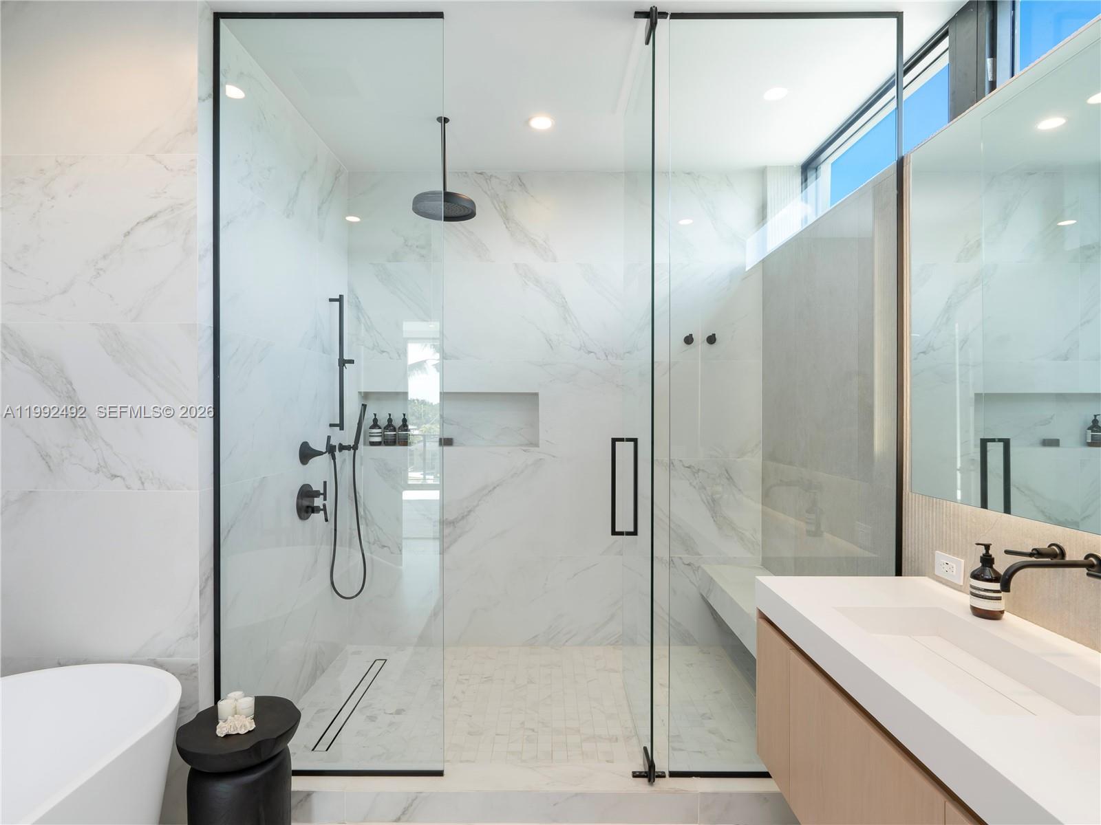 1230 Cleveland Rd Miami Beach, FL 33141