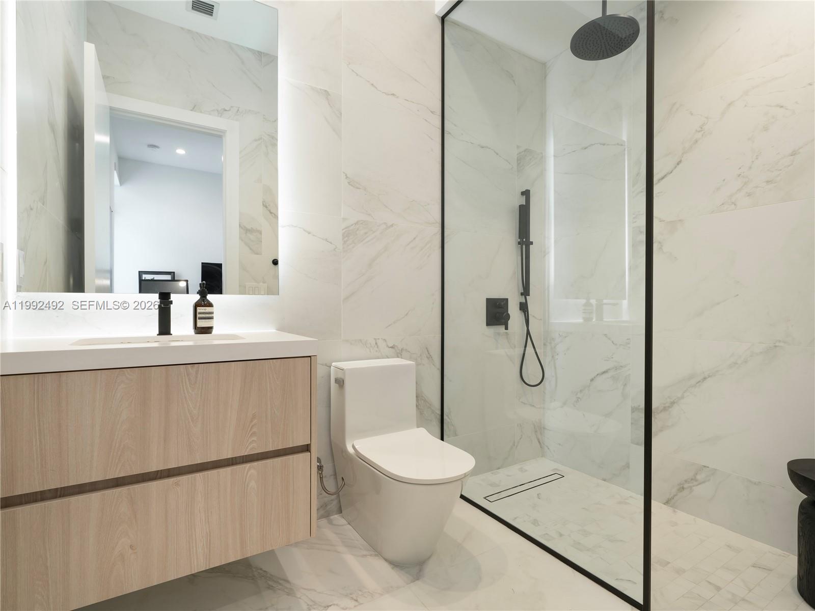 1230 Cleveland Rd Miami Beach, FL 33141