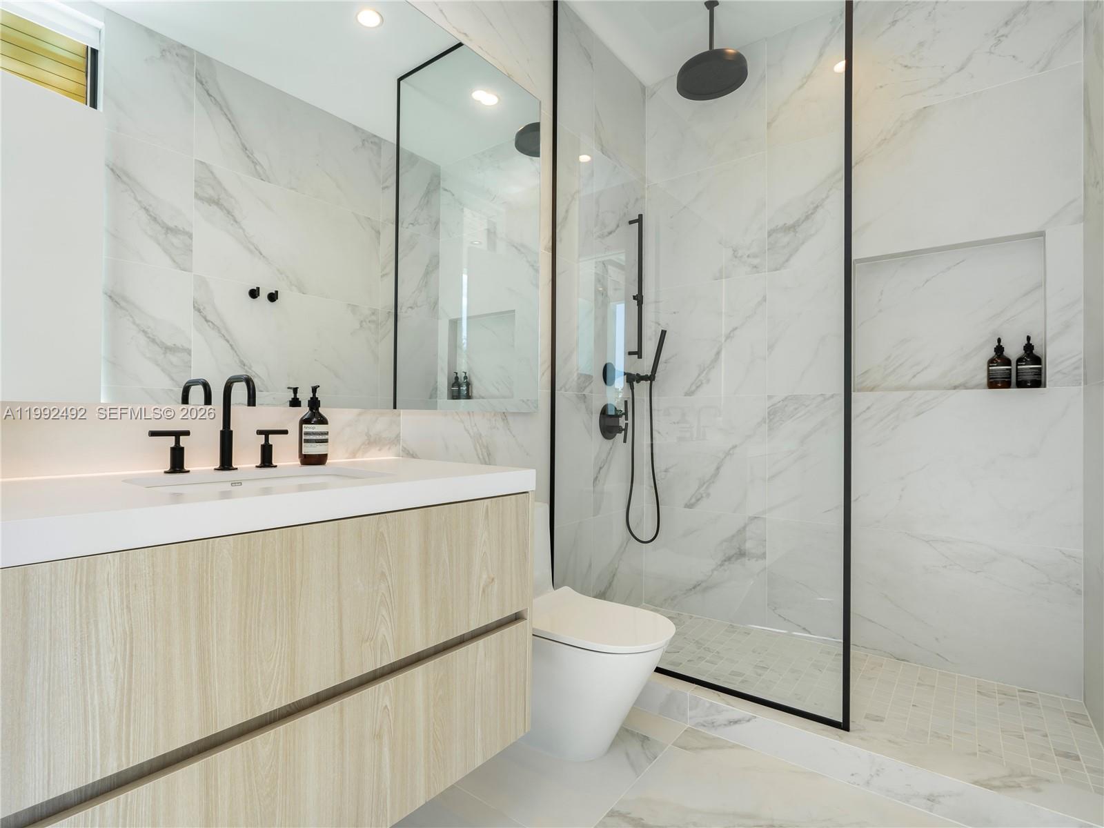 1230 Cleveland Rd Miami Beach, FL 33141