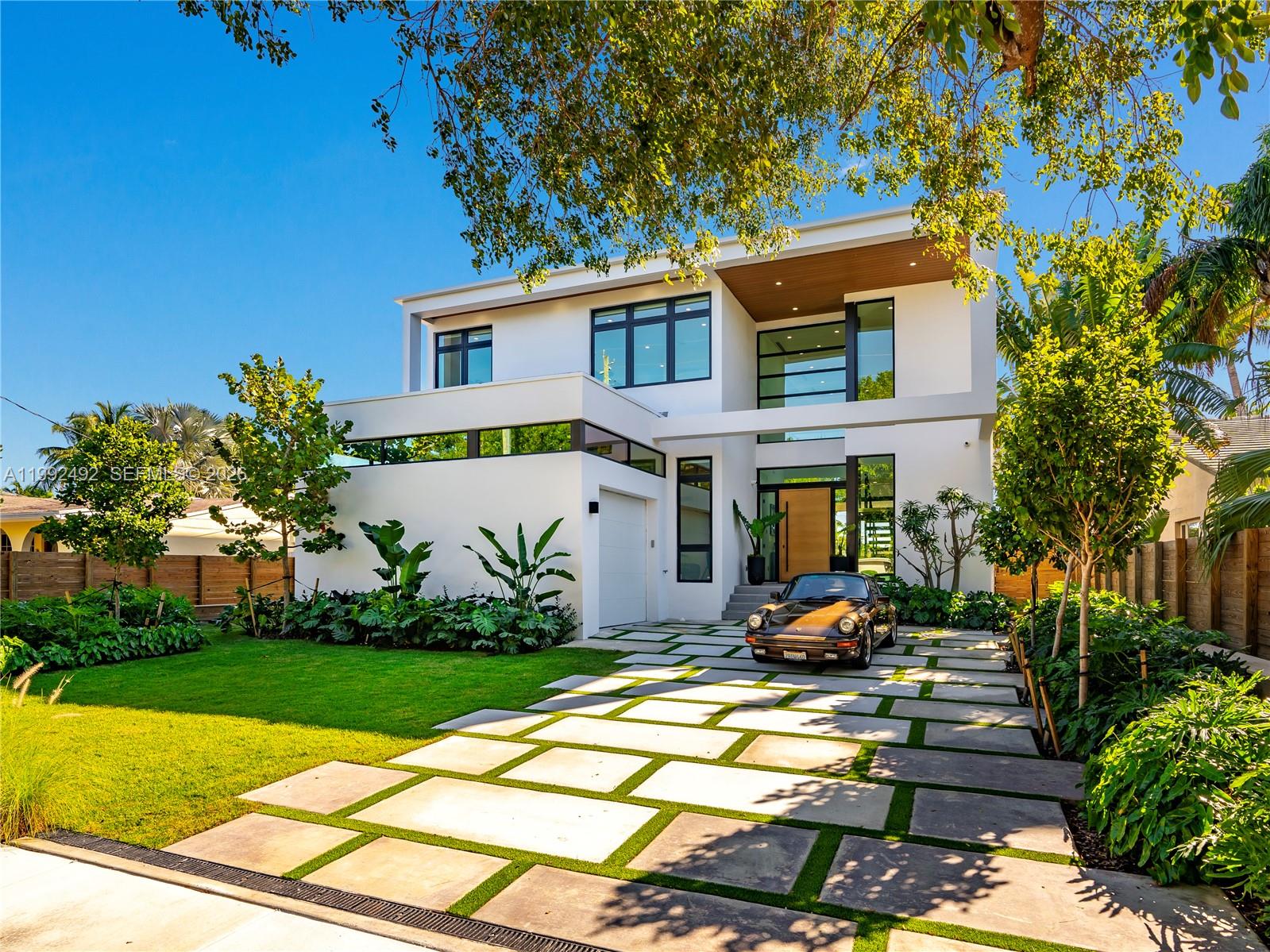 1230 Cleveland Rd Miami Beach, FL 33141