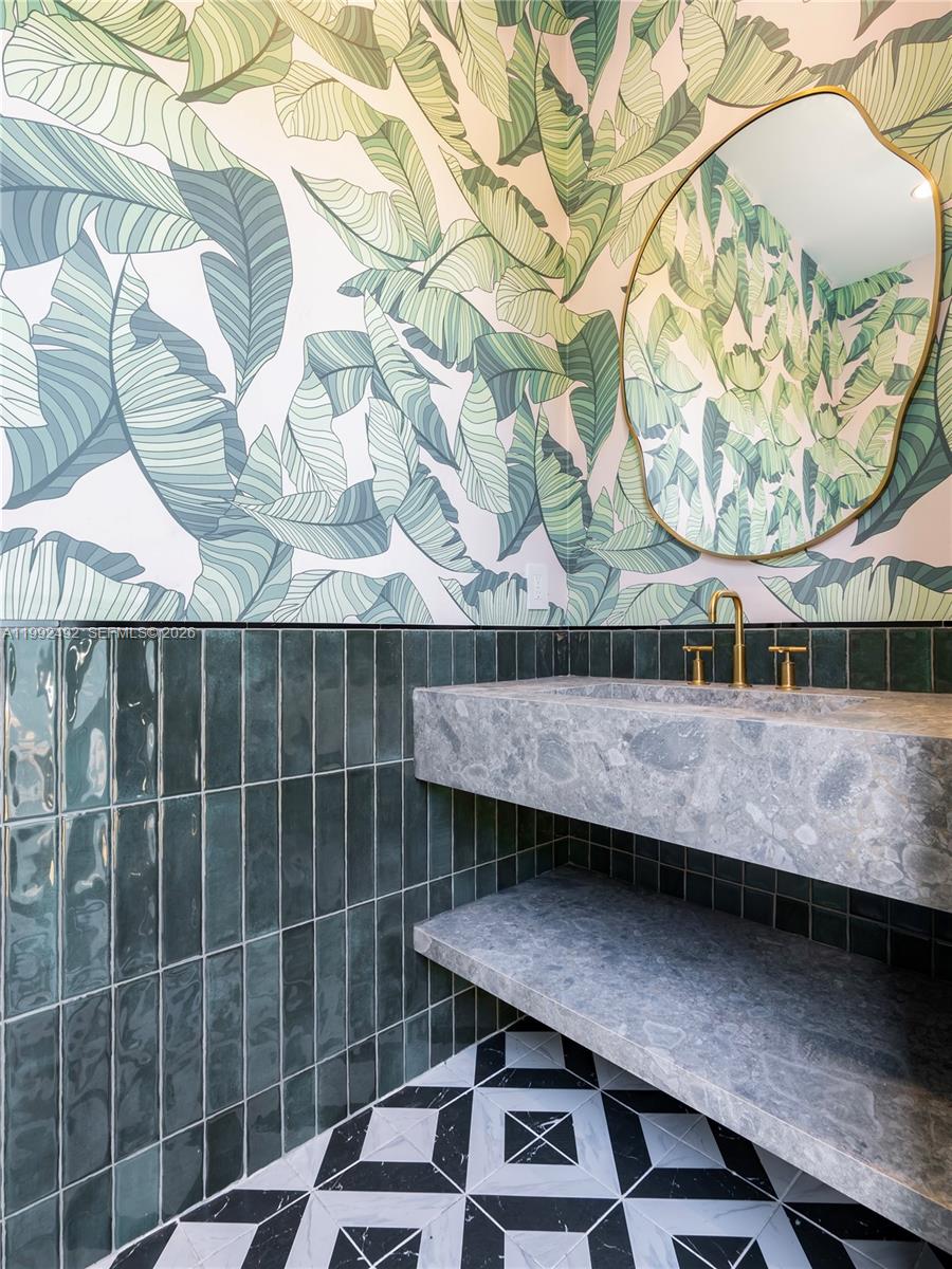 1230 Cleveland Rd Miami Beach, FL 33141