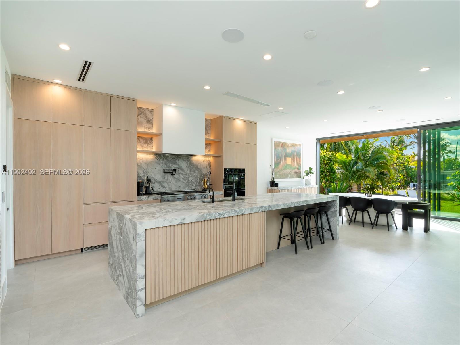 1230 Cleveland Rd Miami Beach, FL 33141