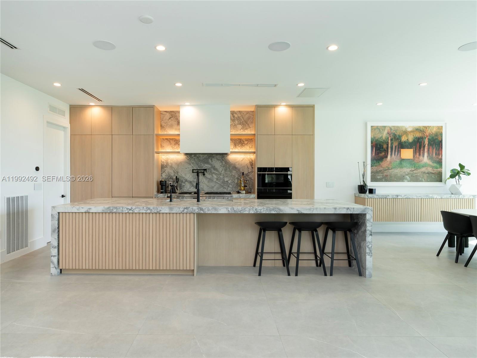 1230 Cleveland Rd Miami Beach, FL 33141