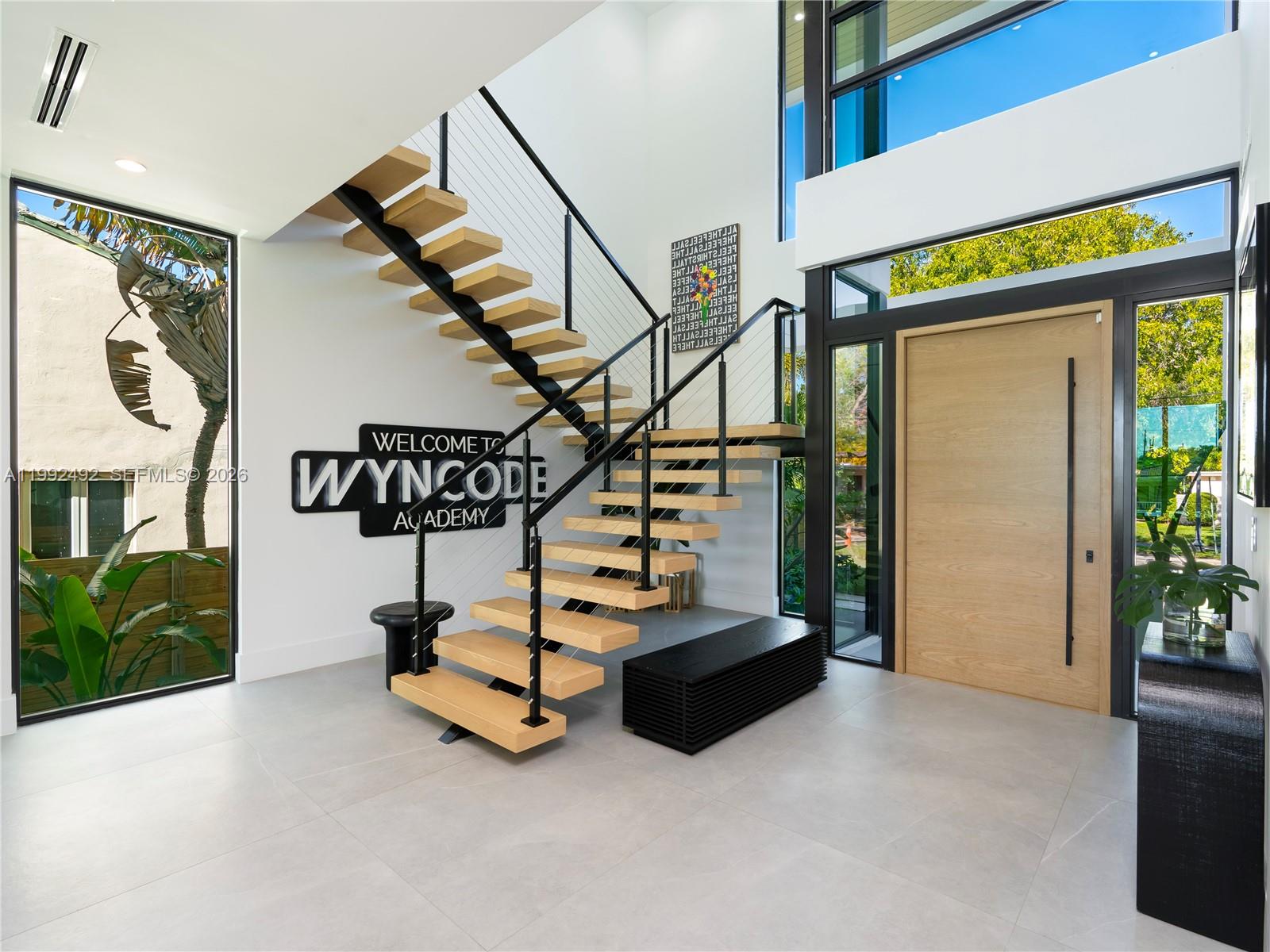 1230 Cleveland Rd Miami Beach, FL 33141