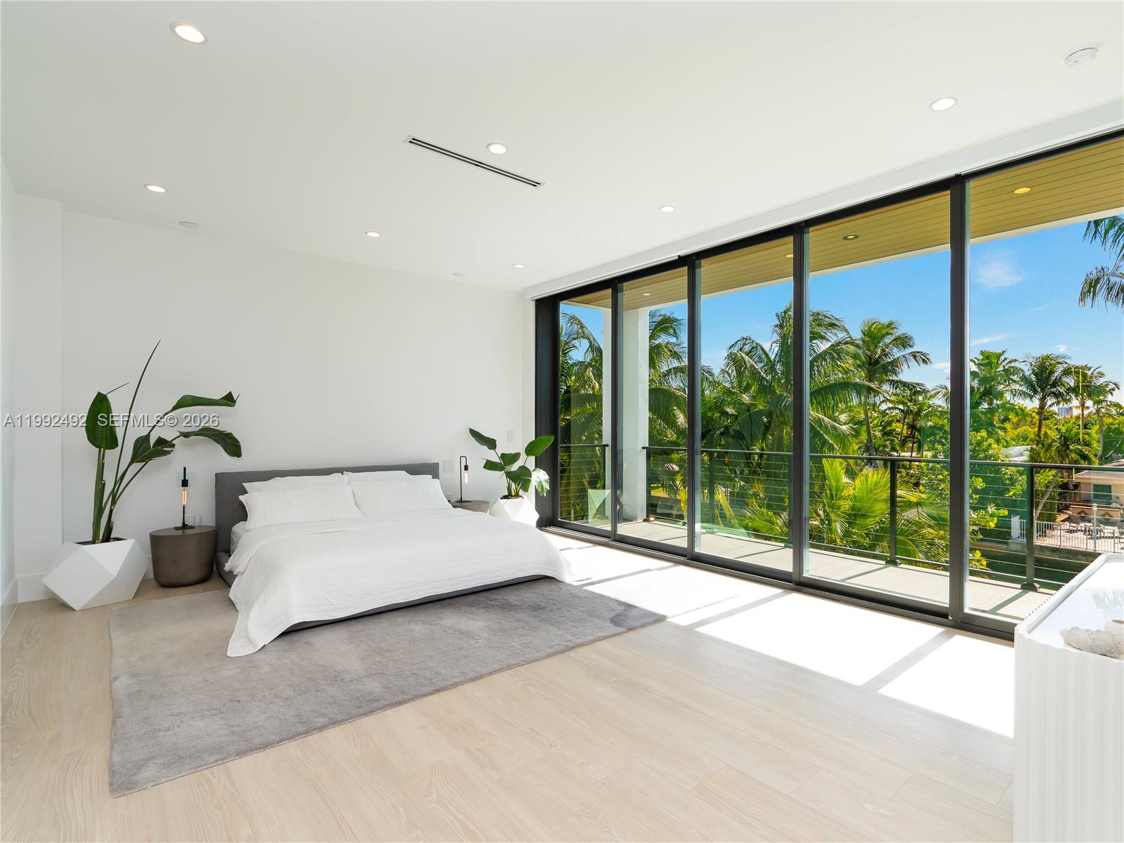 1230 Cleveland Rd Miami Beach, FL 33141