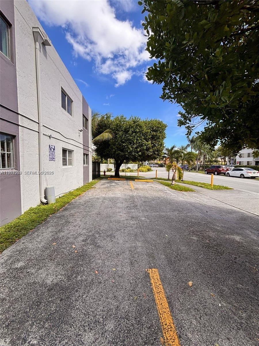 2565 W 56th St #101 Hialeah, FL 33016