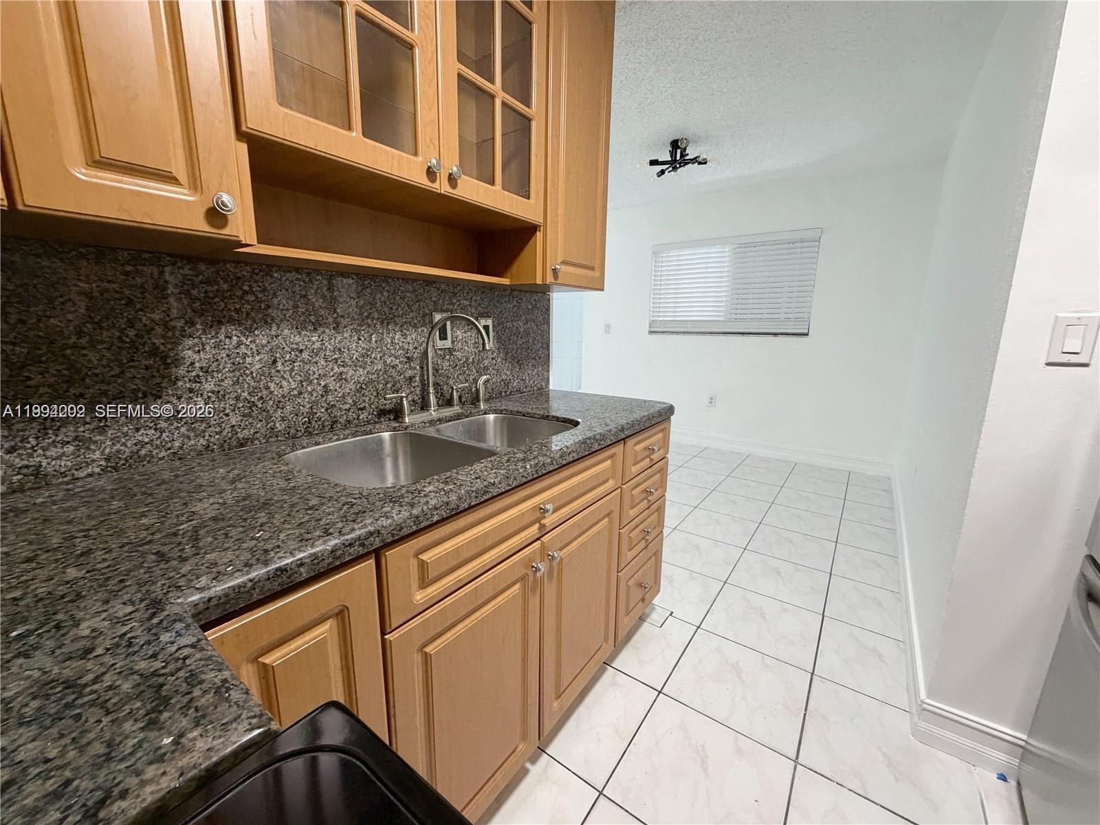 2565 W 56th St #101 Hialeah, FL 33016