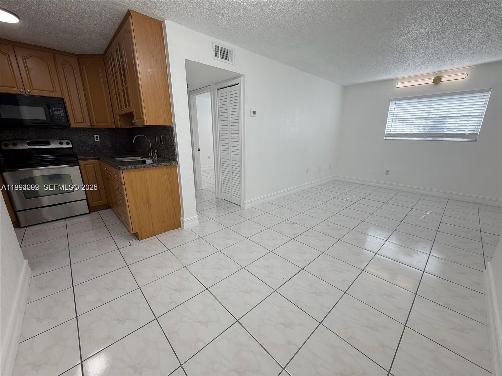 2565 W 56th St #101 Hialeah, FL 33016