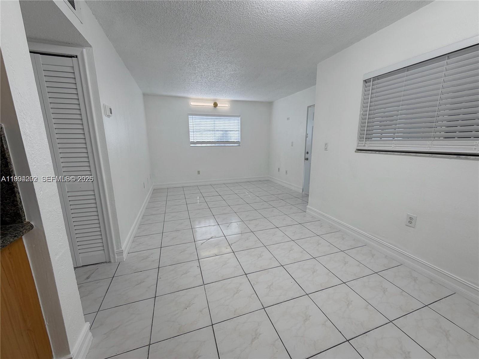 2565 W 56th St #101 Hialeah, FL 33016