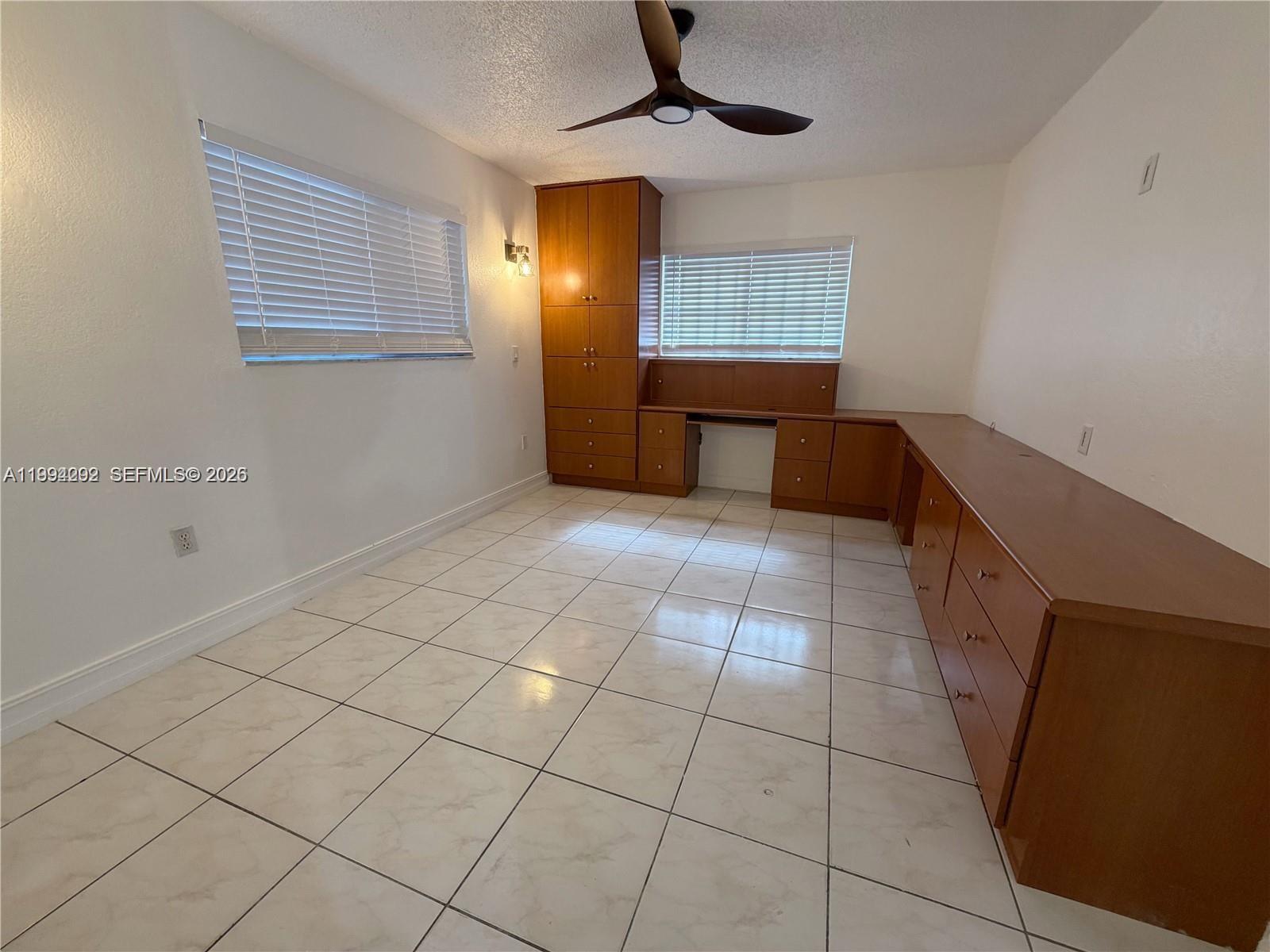 2565 W 56th St #101 Hialeah, FL 33016