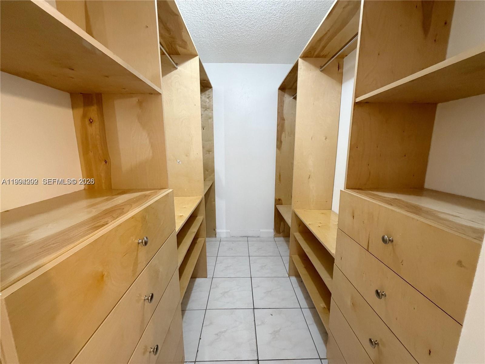 2565 W 56th St #101 Hialeah, FL 33016