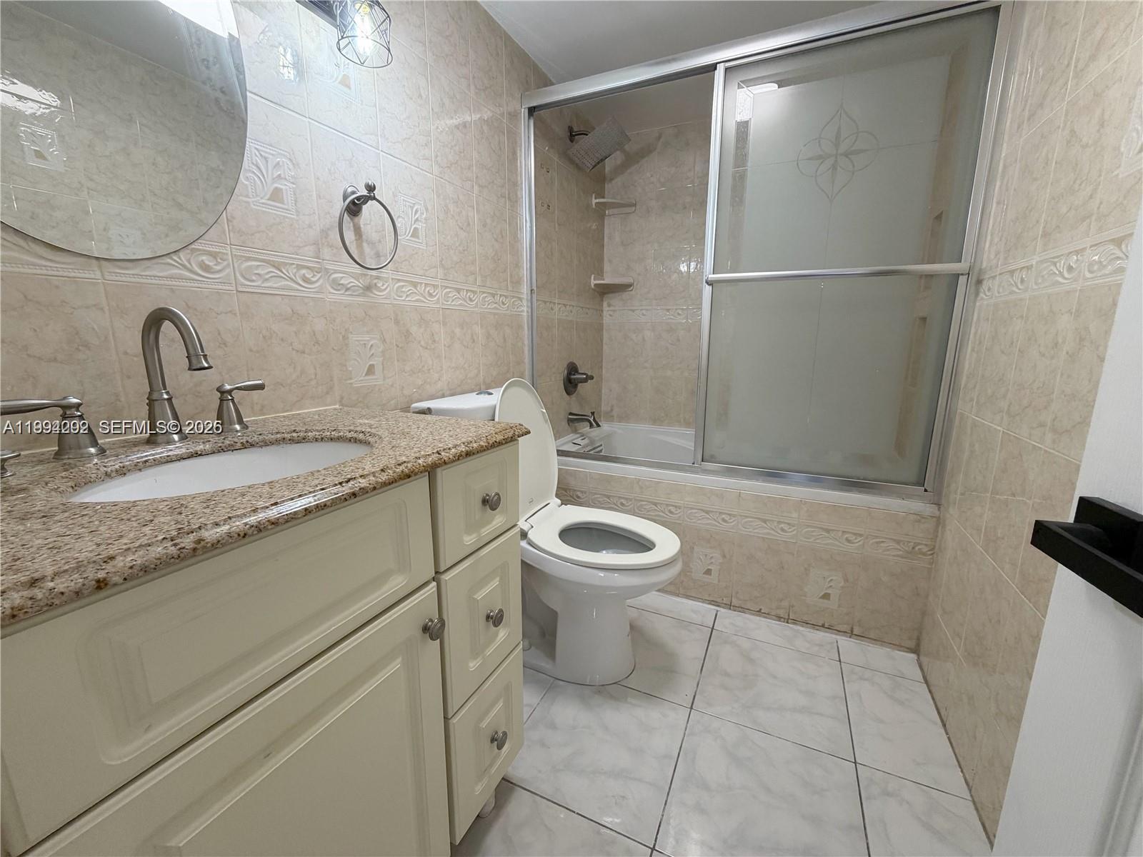 2565 W 56th St #101 Hialeah, FL 33016