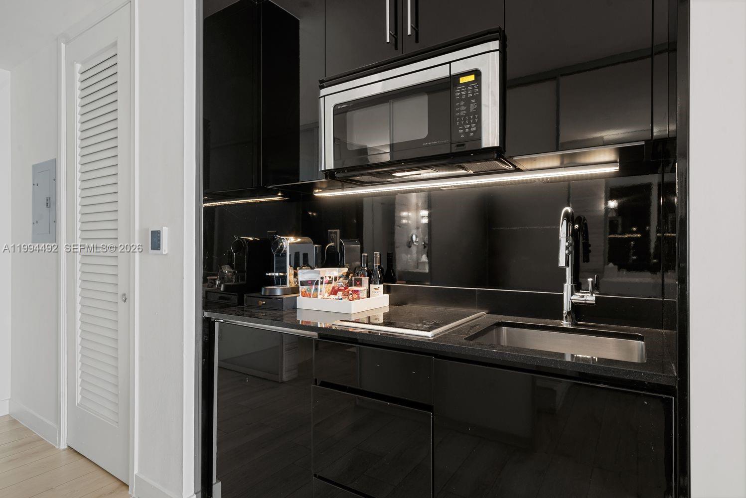 2201 Collins Ave #532 Miami Beach, FL 33139