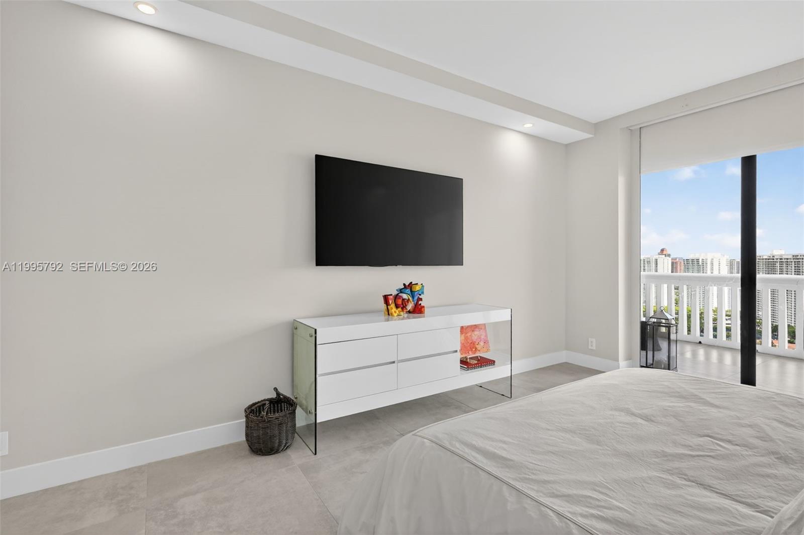 1000 Island Bl #3107 Aventura, FL 33160