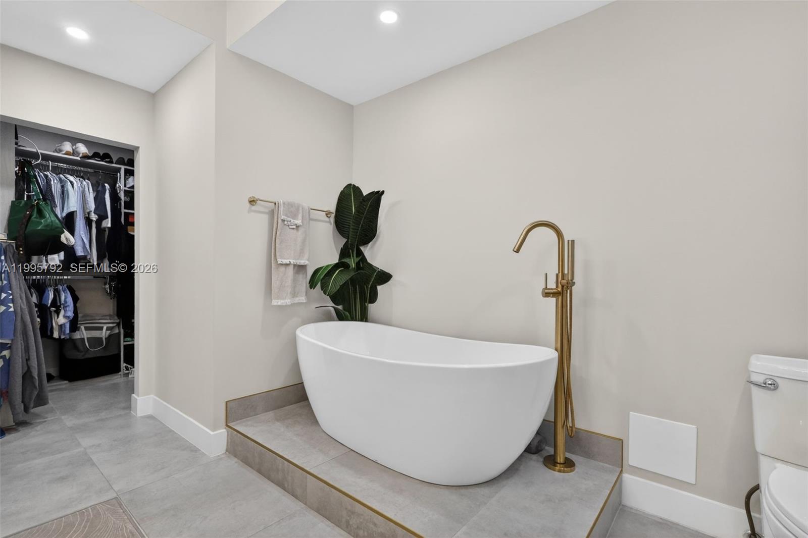 1000 Island Bl #3107 Aventura, FL 33160