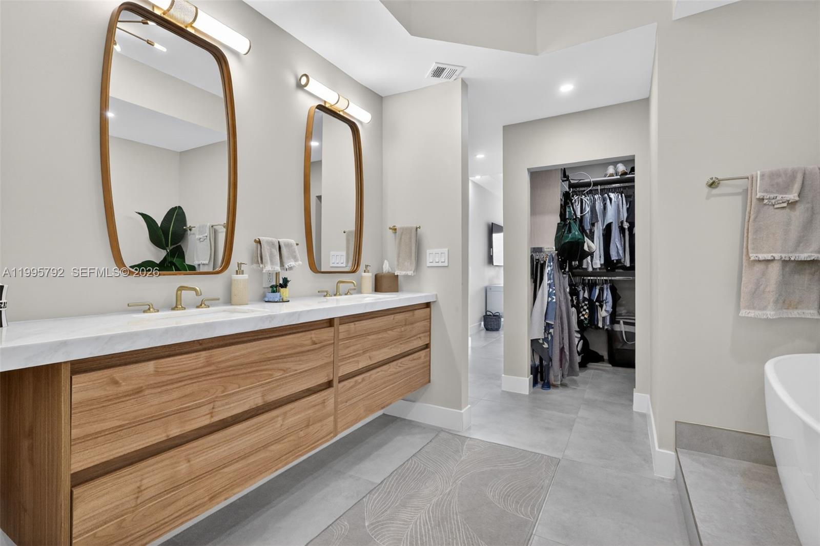 1000 Island Bl #3107 Aventura, FL 33160