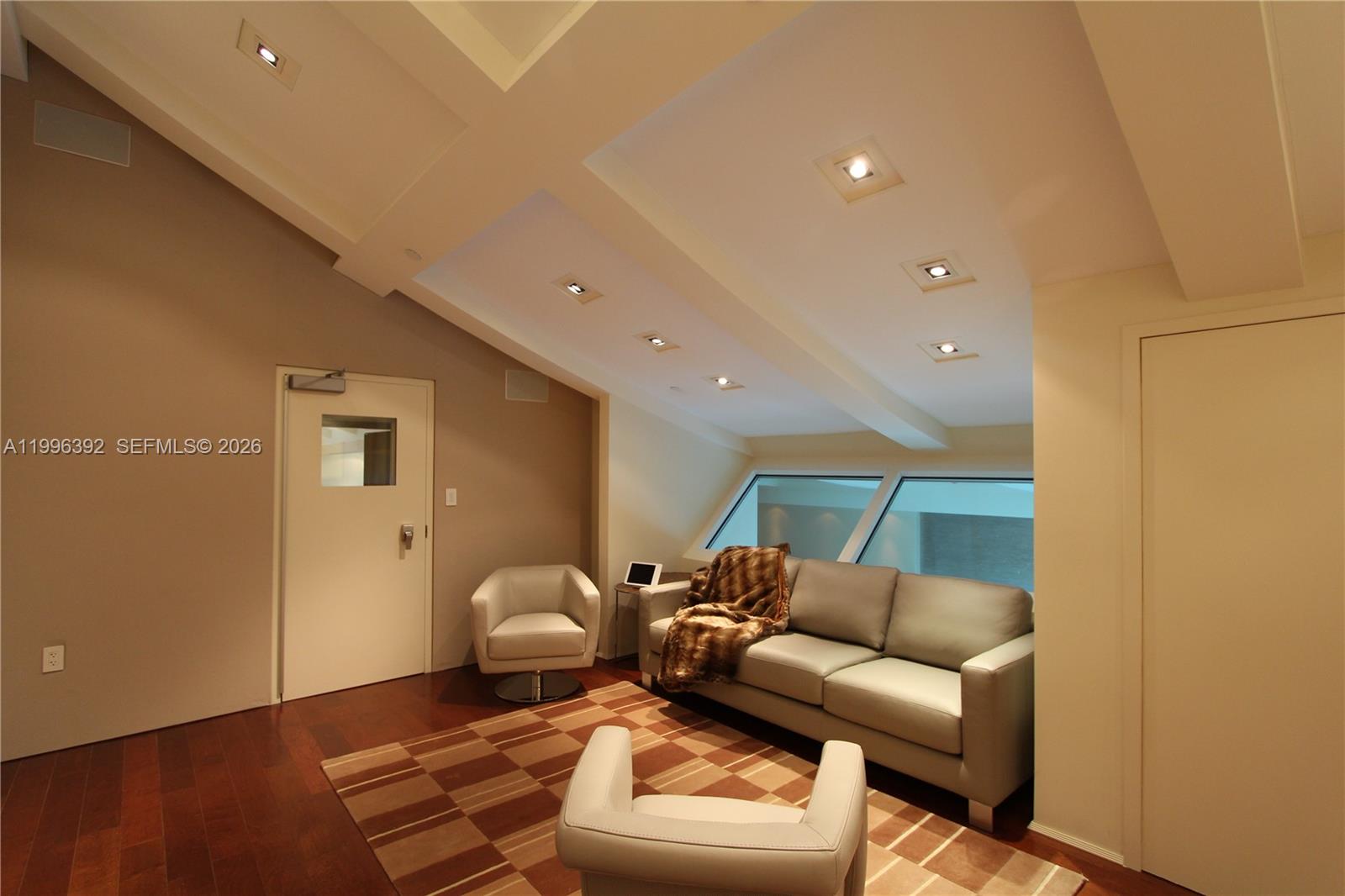 900 Brickell Key Blvd #PH3403 Miami, FL 33131