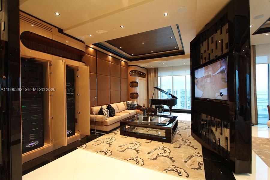 900 Brickell Key Blvd #PH3403 Miami, FL 33131