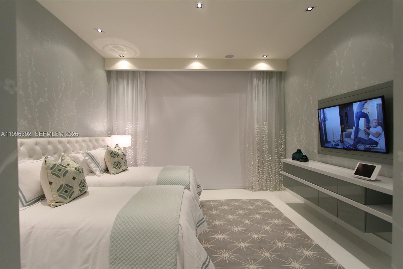 900 Brickell Key Blvd #PH3403 Miami, FL 33131