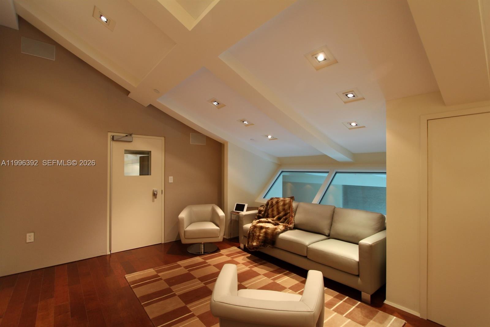 900 Brickell Key Blvd #PH3403 Miami, FL 33131