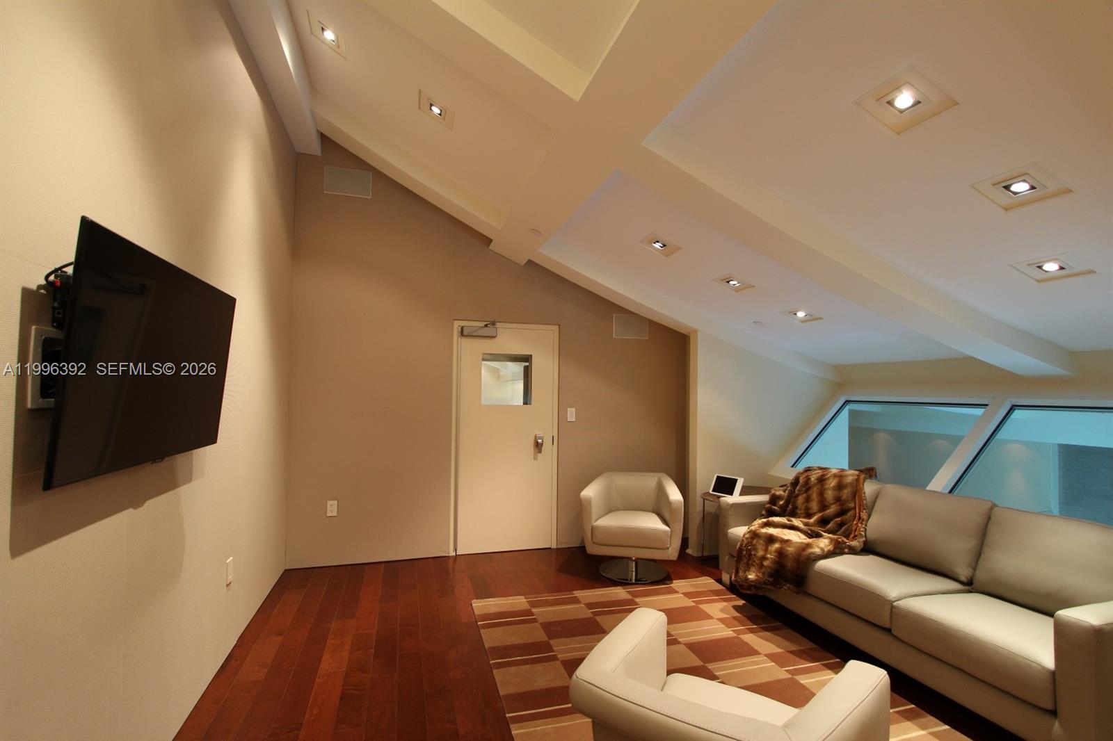 900 Brickell Key Blvd #PH3403 Miami, FL 33131