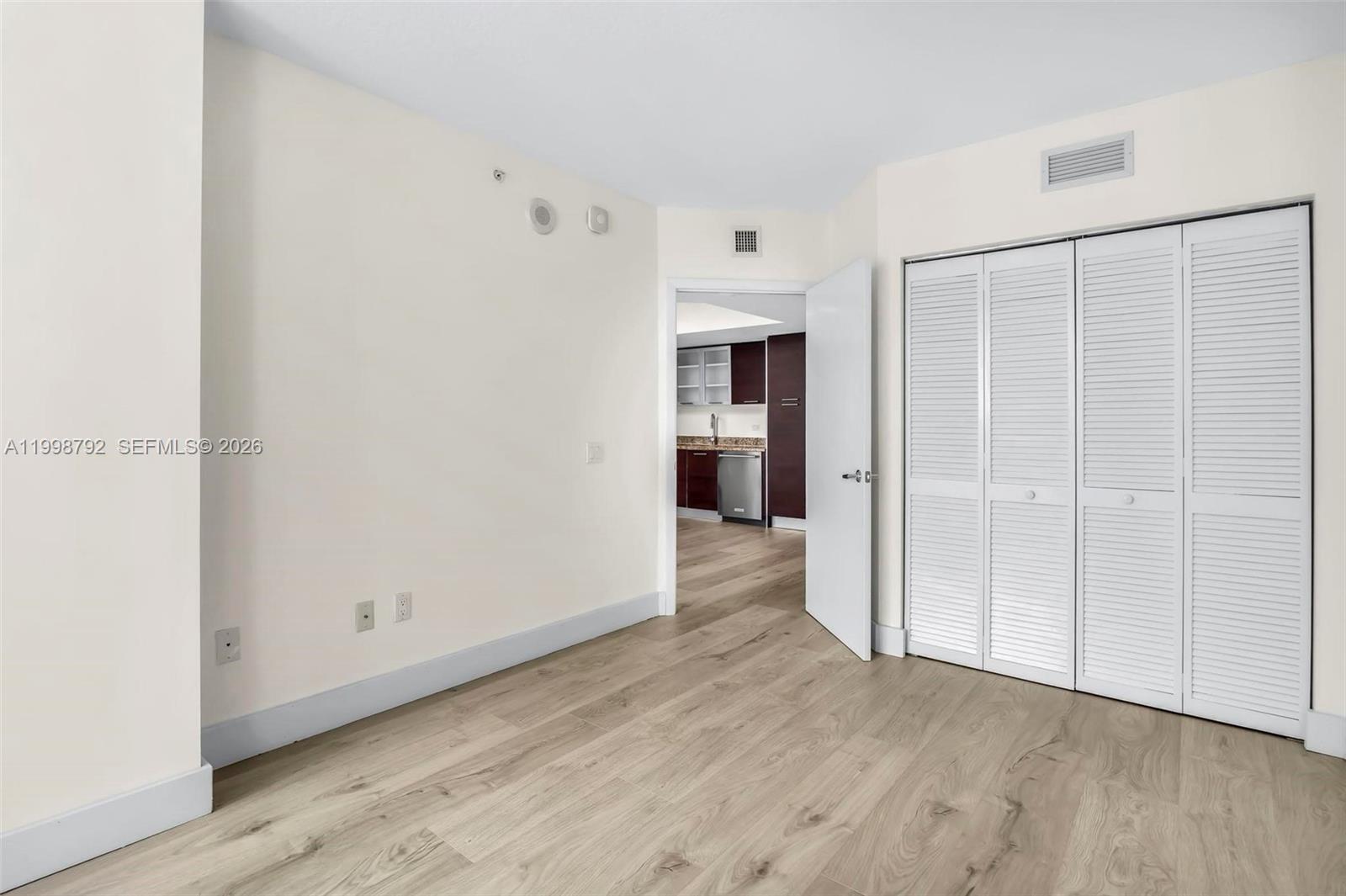 image Brickell on the River South10