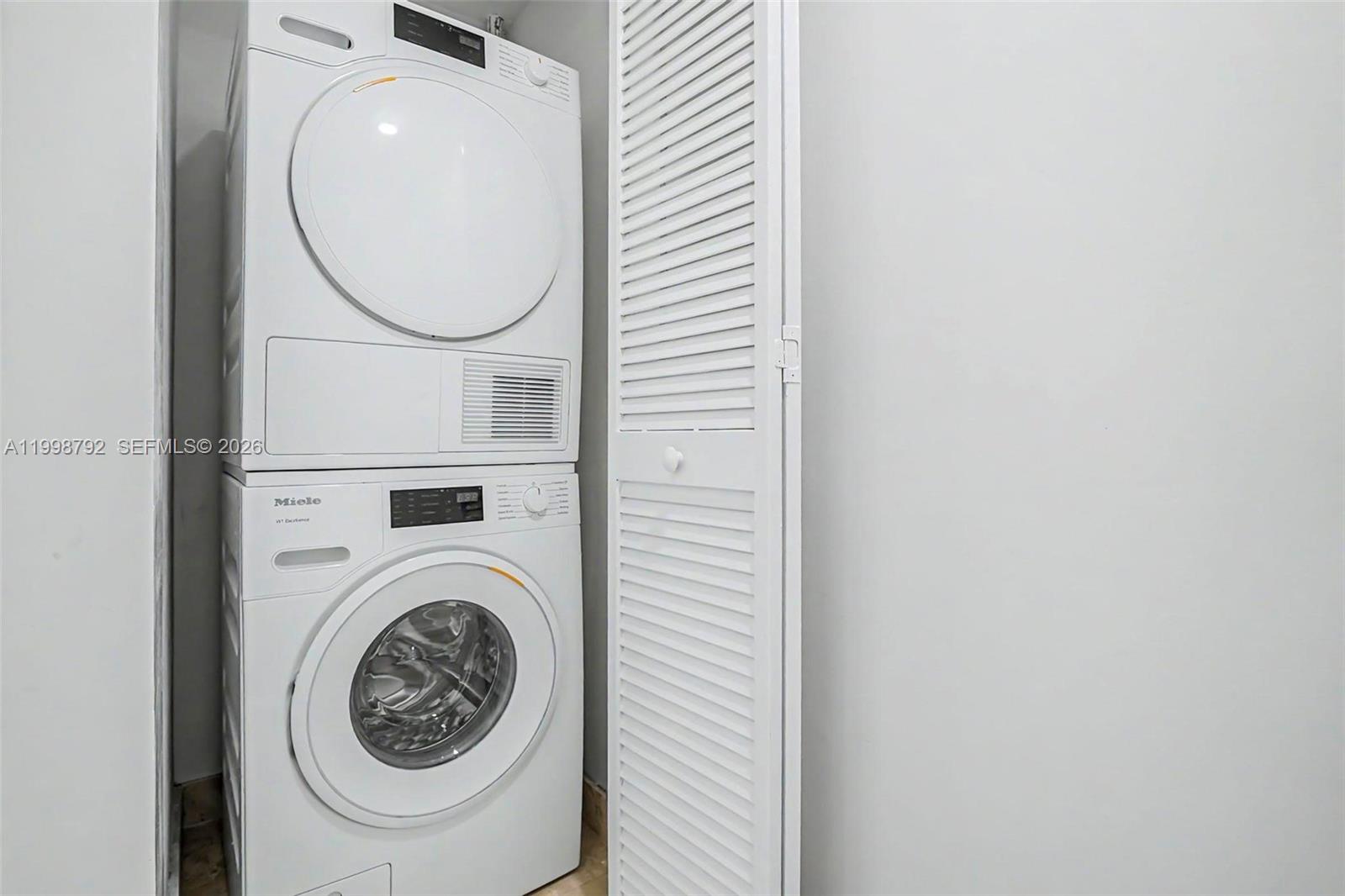 image Brickell on the River South20