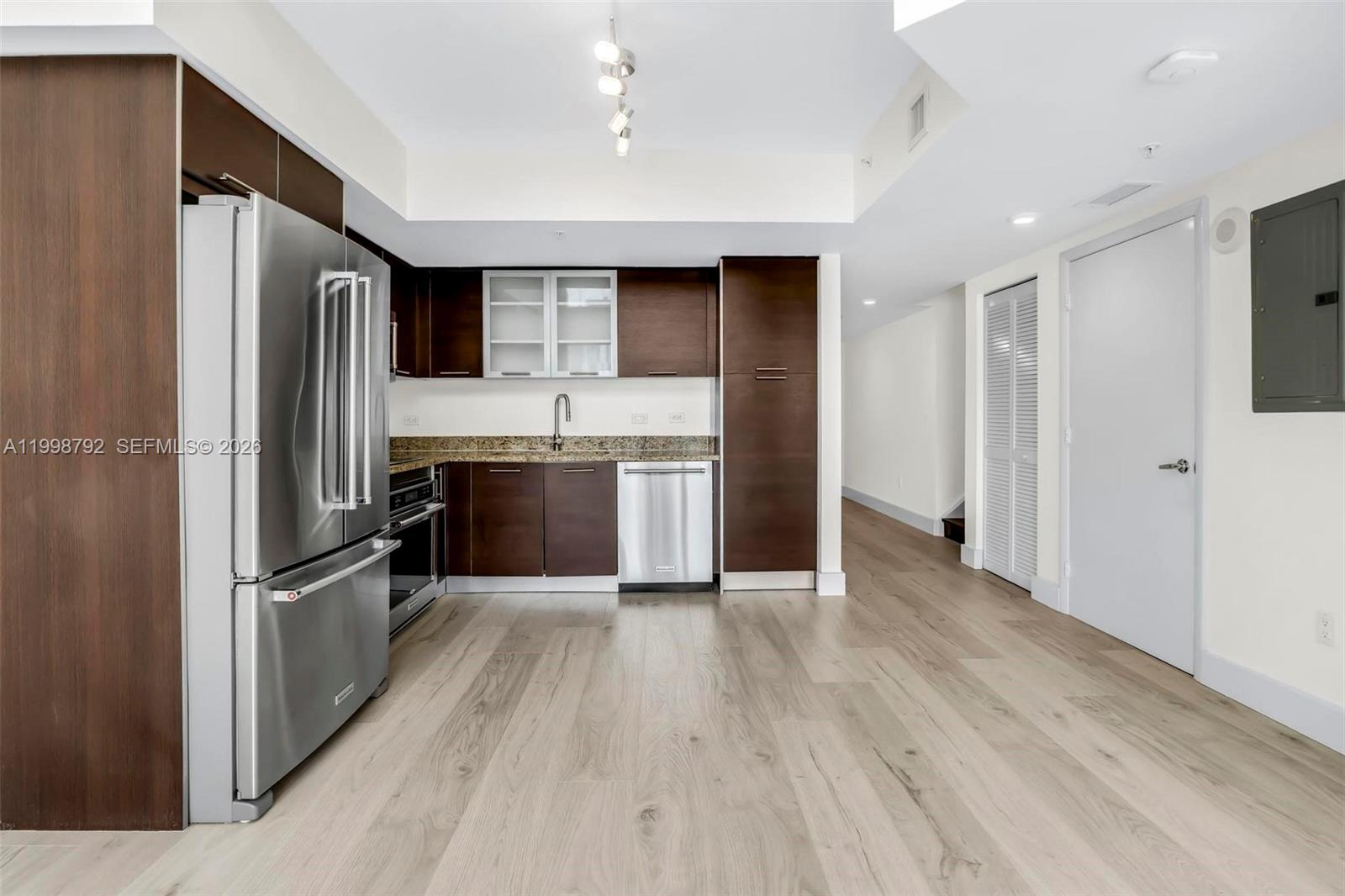 image Brickell on the River South3