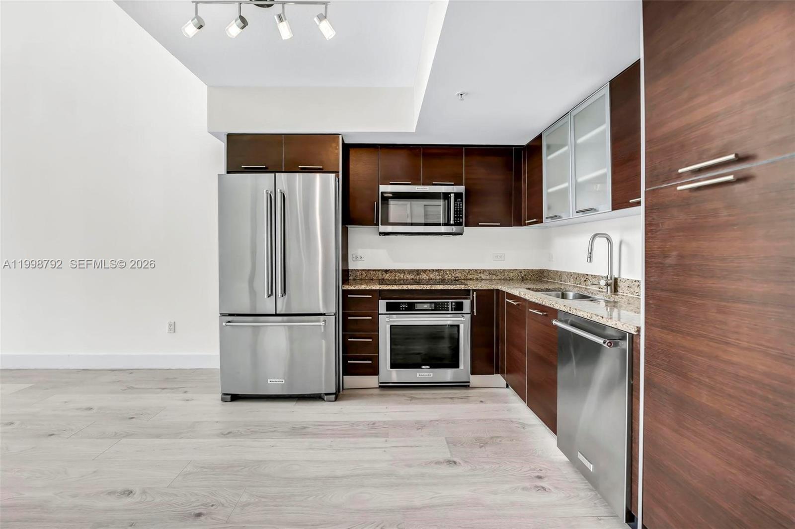 image Brickell on the River South5