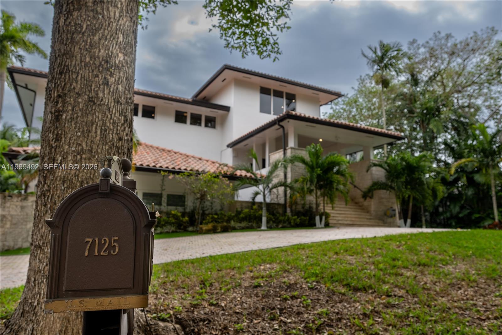 7125 Los Pinos Blvd Coral Gables, FL 33143