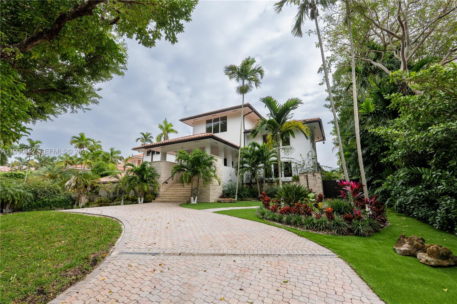 7125 Los Pinos Blvd Coral Gables, FL 33143