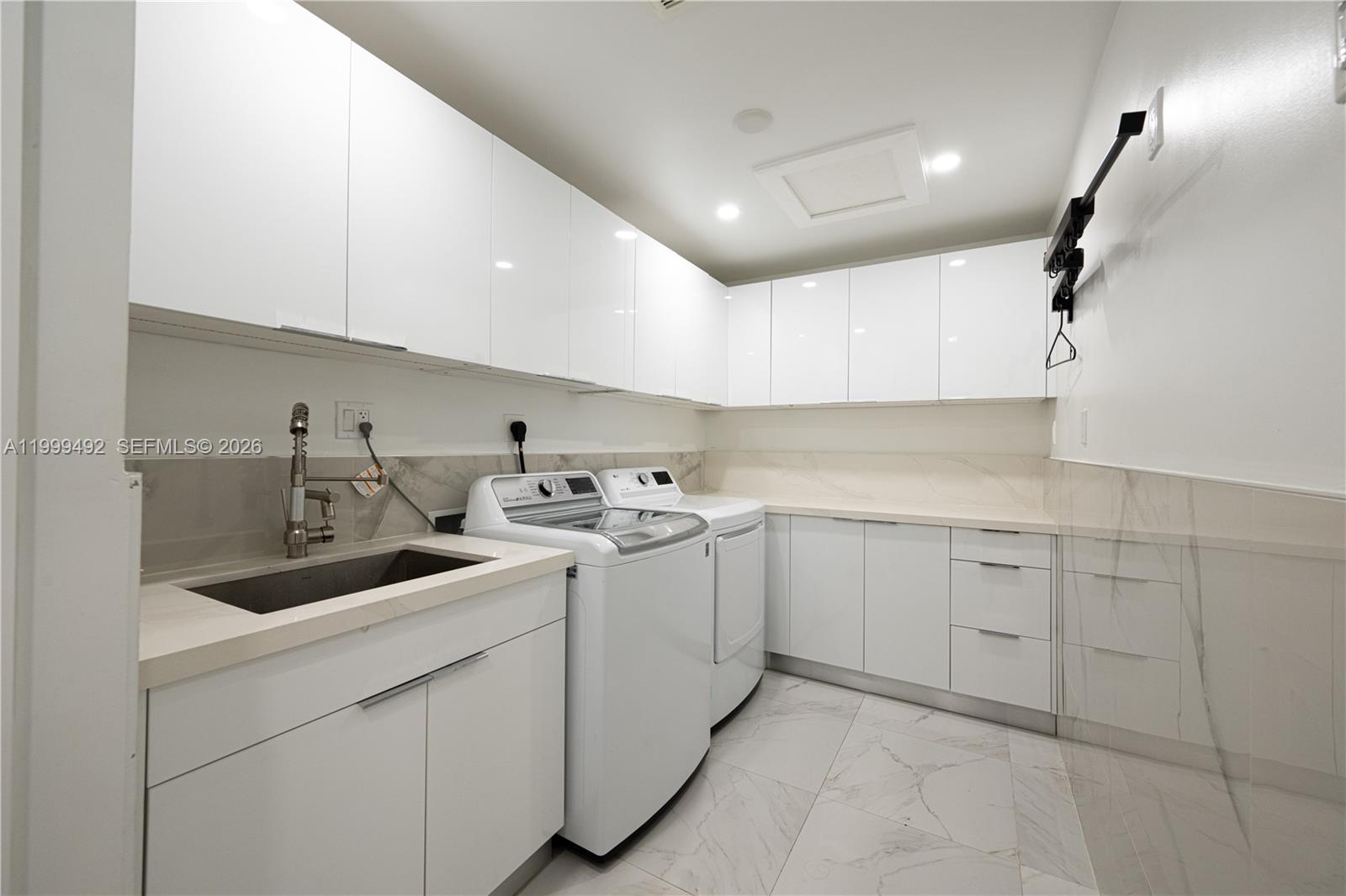 7125 Los Pinos Blvd Coral Gables, FL 33143