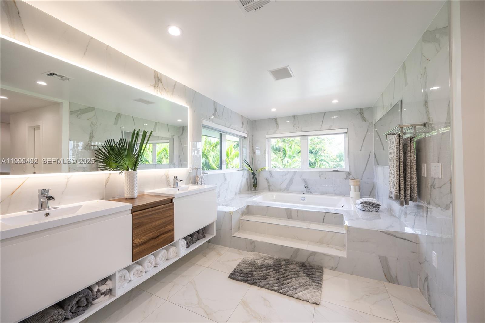 7125 Los Pinos Blvd Coral Gables, FL 33143