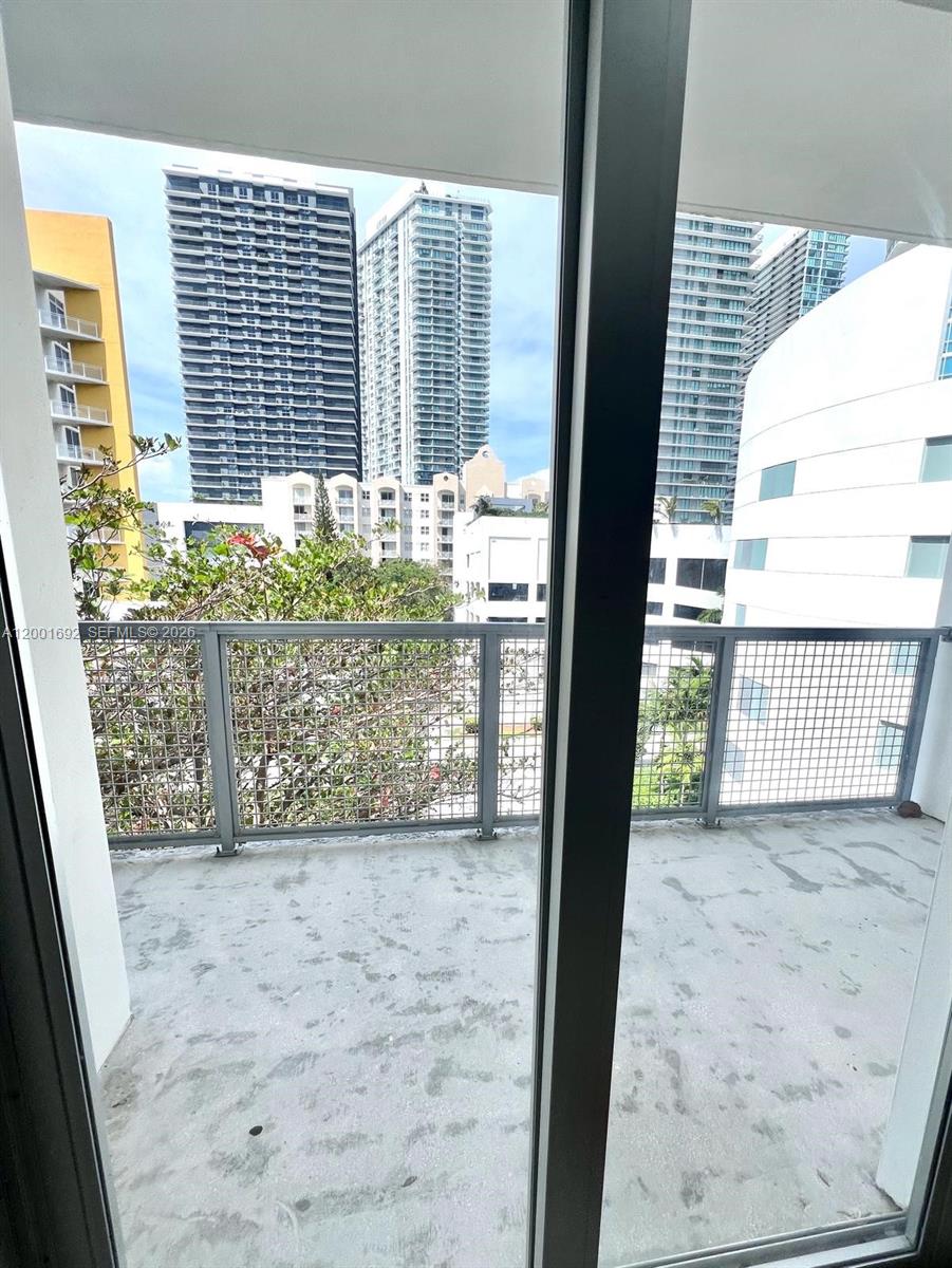 image Emilia Edgewater9