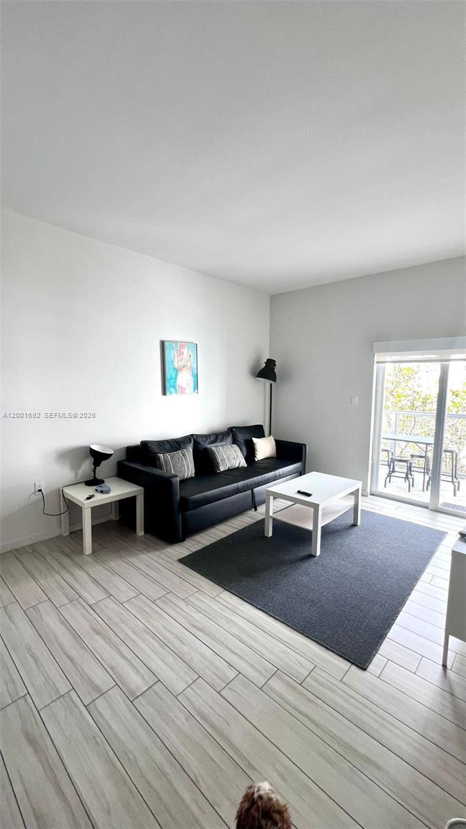 image Emilia Edgewater10