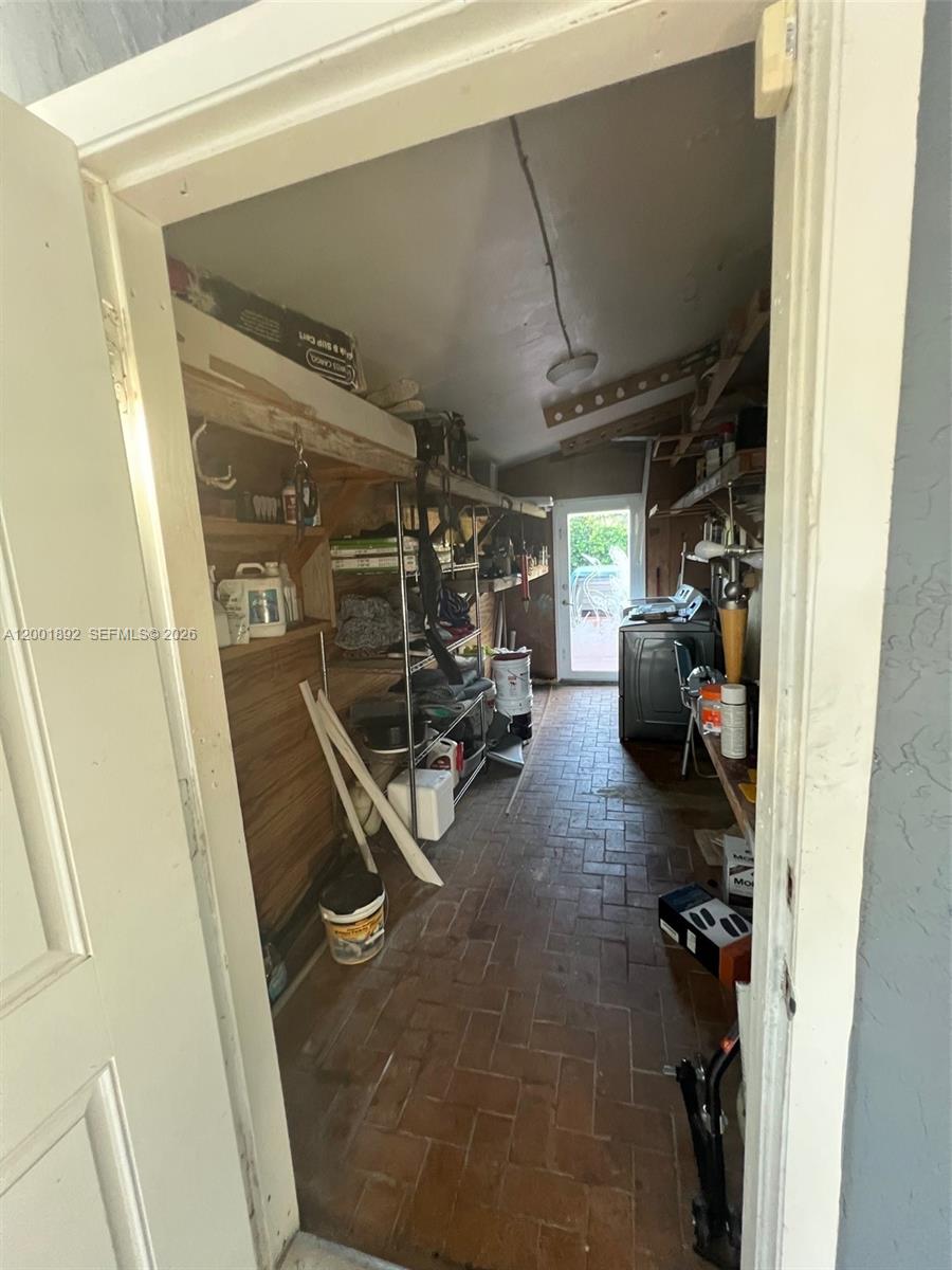 6900 SW 22nd St Miami, FL 33155