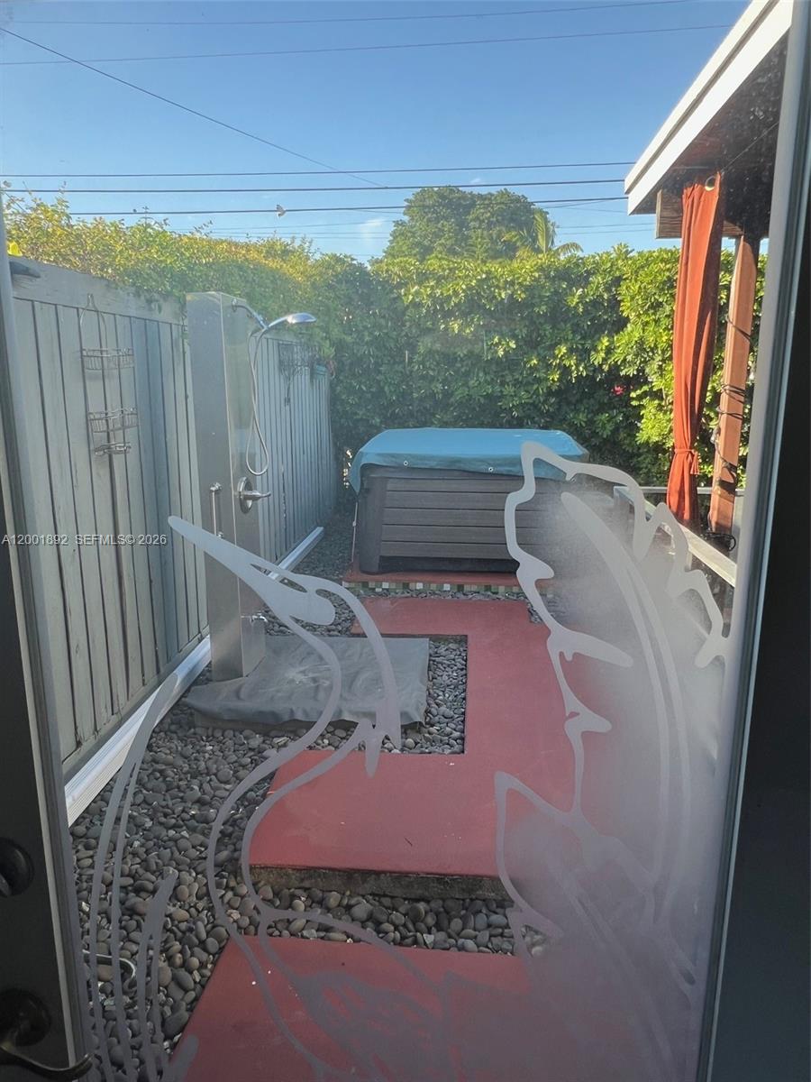 6900 SW 22nd St Miami, FL 33155